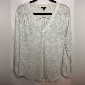 Women's Ann Taylor pattered Green/Cream  Blouse Size Small Y025